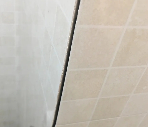 七星关瓷砖空鼓维修公司分享阳台瓷砖脱落的修复过程可以分为以下几个步骤